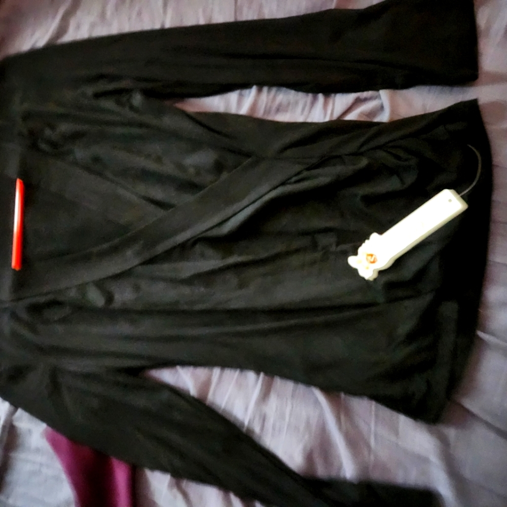 Low cut long sleeve top